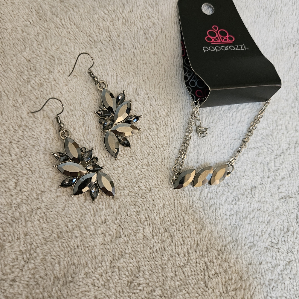 Paparazzi Silver Leaf Earrings and Necklace Set